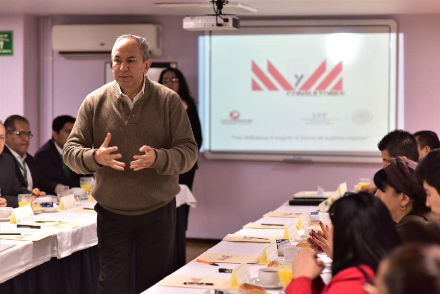 Desayuno conferencia CANACO